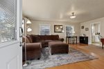 Midtown Pet Friendly Sleeps 6 Air Conditioning, One Mile to Downtown Bend